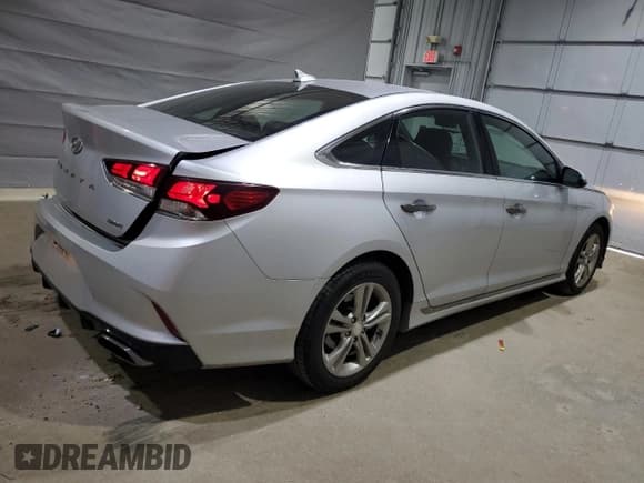 ✅ 2018 Hyundai Sonata Sport Plus • VIN: 5NPE34AF7JH727907 • Lot: 62698395. Listed on Copart with 77,495 mi. Free auction sales archive from the USA and detailed vehicle history report at DreamBid. Image 3.