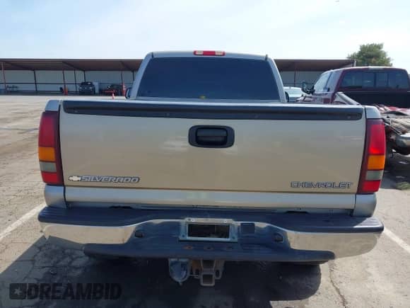 2002 Chevrolet Silverado 1500 LS z VIN 1GCEK14V12Z277928, wystawiony jako IAAI lot #42049150 z przebiegiem 198 414 mil mil oraz . Historia ofert i sprzedaży dostępna na DreamBid. Obrazek 16.