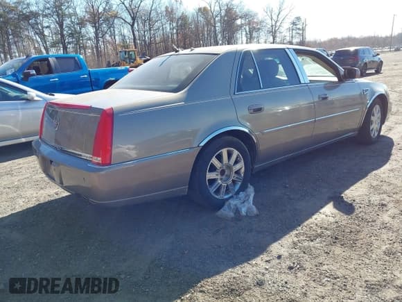 ✅ 2007 Cadillac DTS Luxury I • VIN: 1G6KD57Y97U110573 • Lot: 43699585. Listed on IAAI with 79,651 mi. Free auction sales archive from the USA and detailed vehicle history report at DreamBid. Image 4.