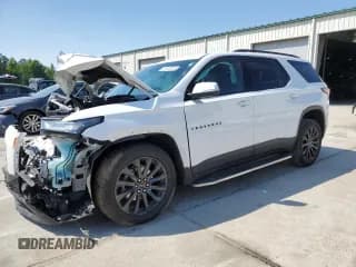 ✅ 2022 Chevrolet Traverse RS • VIN: 1GNERJKW1NJ106694 • Lot: 51913235. Wystawiony na Copart z przebiegiem 90 810 mil. Bezpłatny archiwum sprzedaży aukcyjnych z USA i szczegółowy raport historii pojazdu na DreamBid. Zdjęcie 1.