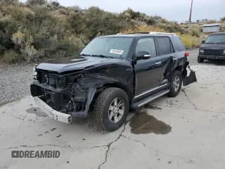 ✅ 2011 Toyota 4Runner SR5 • VIN: JTEBU5JR7B5061838 • Лот: 89528085. Опубликован ранее на Copart с пробегом 98 553 миль. Бесплатный доступ к архиву аукционных продаж из США и подробный отчёт об истории автомобиля на DreamBid. Изображение 1.