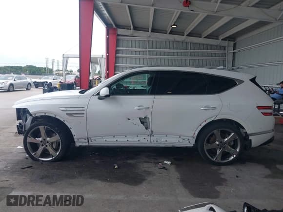 ✅ 2023 Genesis GV80 • VIN: KMUHCESCXPU124632 • Lot: 42648880. Wystawiony na IAAI z przebiegiem 21 713 mil. Bezpłatny archiwum sprzedaży aukcyjnych z USA i szczegółowy raport historii pojazdu na DreamBid. Zdjęcie 15.