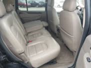 ✅ 2005 Ford Explorer Limited • VIN: 1FMDU75W75UB86983 • Lot: 42418812. Wystawiony na IAAI z przebiegiem 180 032 mil. Bezpłatny archiwum sprzedaży aukcyjnych z USA i szczegółowy raport historii pojazdu na DreamBid. Zdjęcie 8.