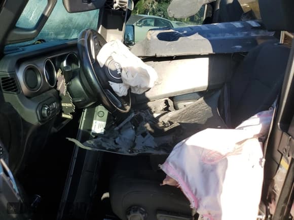 ✅ 2020 Jeep Wrangler Sport S • VIN: 1C4GJXAN2LW170537 • Lot: 89451155. Listed on Copart with 83,115 mi. Free auction sales archive from the USA and detailed vehicle history report at DreamBid. Image 7.