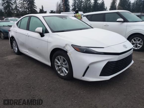 ✅ 2025 Toyota Camry SE • VIN: 4T1DAACK1SU154595 • Лот: 43839122. Опубликован ранее на IAAI с пробегом 15 480 миль. Бесплатный доступ к архиву аукционных продаж из США и подробный отчёт об истории автомобиля на DreamBid. Изображение 1.