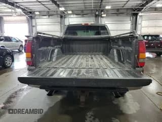 ✅ 2002 Chevrolet Silverado 1500 • VIN: 1GCEK14V22E127656 • Лот: 70042684. Опубликован ранее на Copart с пробегом 134 872 миль. Бесплатный доступ к архиву аукционных продаж из США и подробный отчёт об истории автомобиля на DreamBid. Изображение 6.