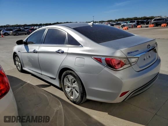 ✅ 2015 Hyundai Sonata • VIN: KMHEC4A46FA133852 • Лот: 92546125. Опубликован ранее на Copart с пробегом 107 538 миль. Бесплатный доступ к архиву аукционных продаж из США и подробный отчёт об истории автомобиля на DreamBid. Изображение 2.