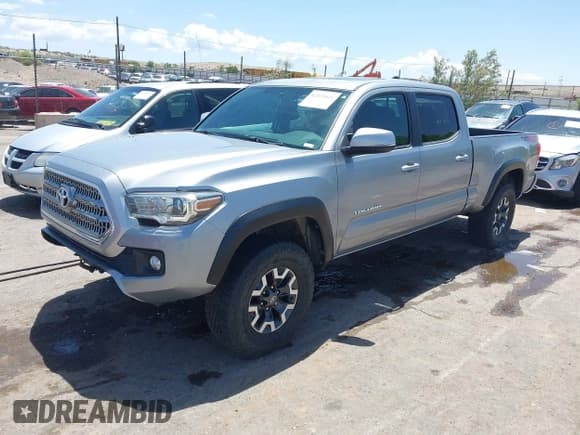 ✅ 2017 Toyota Tacoma SR5 • VIN: 3TMDZ5BN5HM024879 • Lot: 42323621. Wystawiony na IAAI z przebiegiem 96 736 mil. Bezpłatny archiwum sprzedaży aukcyjnych z USA i szczegółowy raport historii pojazdu na DreamBid. Zdjęcie 2.