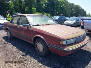 ✅ 1991 Oldsmobile Cutlass Ciera • VIN: 2G3AJ54N6M2302241 • Lot: 42524633. Wystawiony na IAAI z przebiegiem 146 853 mil. Bezpłatny archiwum sprzedaży aukcyjnych z USA i szczegółowy raport historii pojazdu na DreamBid. Zdjęcie 1.