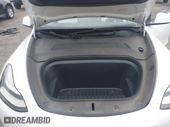 ✅ 2022 Tesla Model Y Long Range • VIN: 7SAYGAEE7NF486066 • Lot: 43666862. Wystawiony na IAAI z przebiegiem 57 624 mil. Bezpłatny archiwum sprzedaży aukcyjnych z USA i szczegółowy raport historii pojazdu na DreamBid. Zdjęcie 10.