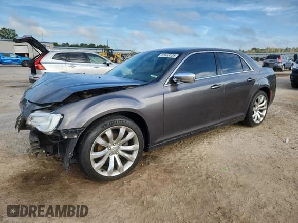 ✅ 2019 Chrysler 300 Touring • VIN: 2C3CCAAG1KH501200 • Lot: 81669155. Wystawiony na Copart z przebiegiem 153 299 mil. Bezpłatny archiwum sprzedaży aukcyjnych z USA i szczegółowy raport historii pojazdu na DreamBid. Zdjęcie 1.