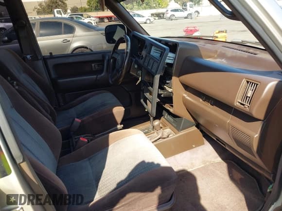 ✅ 1993 Isuzu Trooper LS • VIN: JACDH58W0P7912837 • Lot: 43084322. Listed on IAAI with 268,814 mi. Free auction sales archive from the USA and detailed vehicle history report at DreamBid. Image 5.