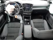 ✅ 2023 Volvo C40 Plus • VIN: YV4ED3GL1P2064913 • Lot: 72328933. Wystawiony na Copart z przebiegiem 12 142 mil. Bezpłatny archiwum sprzedaży aukcyjnych z USA i szczegółowy raport historii pojazdu na DreamBid. Zdjęcie 8.