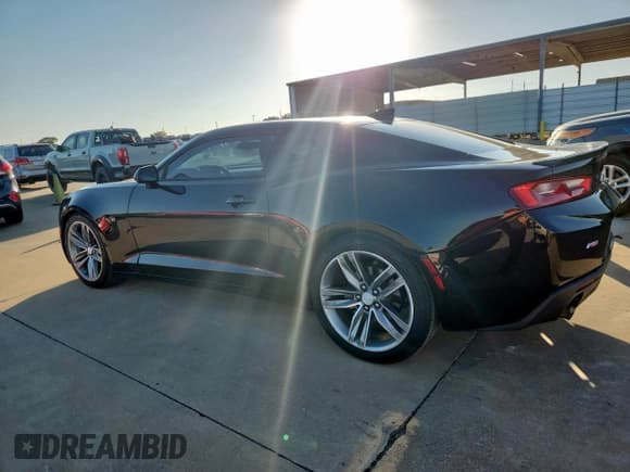 ✅ 2018 Chevrolet Camaro 1LT • VIN: 1G1FB1RS6J0128414 • Lot: 93191405. Wystawiony na Copart z przebiegiem 145 124 mil. Bezpłatny archiwum sprzedaży aukcyjnych z USA i szczegółowy raport historii pojazdu na DreamBid. Zdjęcie 2.