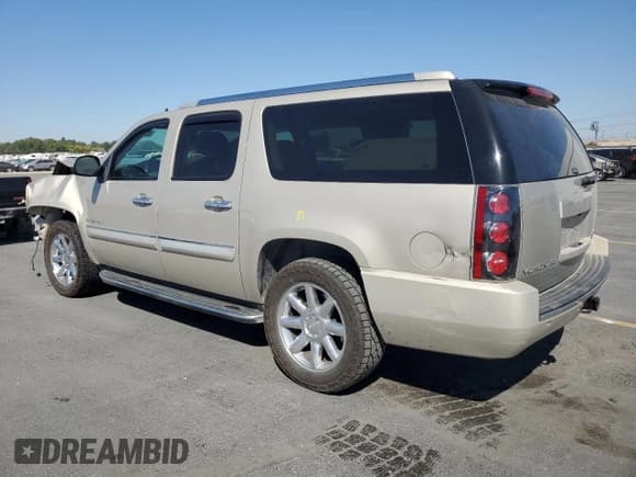 ✅ 2008 GMC Yukon XL • VIN: 1GKFK66898J242705 • Lot: 81885685. Listed on Copart with 203,327 mi. Free auction sales archive from the USA and detailed vehicle history report at DreamBid. Image 2.