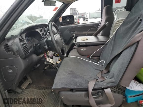 ✅ 2002 Dodge 2500 • VIN: 3B7KF23652M238820 • Lot: 92049095. Wystawiony na Copart z przebiegiem Nie podano. Bezpłatny archiwum sprzedaży aukcyjnych z USA i szczegółowy raport historii pojazdu na DreamBid. Zdjęcie 7.