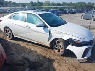 2025 Hyundai Elantra SEL Convenience с VIN KMHLS4DG8SU852853, выставлен на аукционе IAAI как лот 43024811 с пробегом 9 823 миль миль и . История ставок и продаж доступна на DreamBid. Изображение 1.