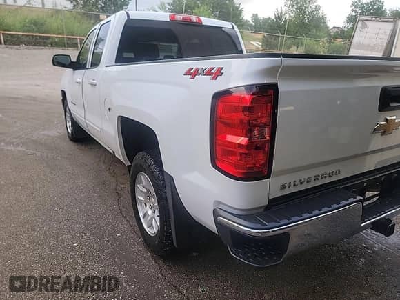 2019 Chevrolet Silverado 1500 LT с VIN 2GCVKPEC7K1195890, выставлен на аукционе IAAI как лот 42610467 с пробегом 117 399 миль миль и . История ставок и продаж доступна на DreamBid. Изображение 1.