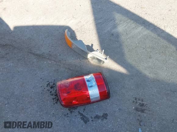 2002 Chevrolet Tahoe LT z VIN 1GNEK13Z62J202829, wystawiony jako IAAI lot #43409146 z przebiegiem Nie podano mil oraz . Historia ofert i sprzedaży dostępna na DreamBid. Obrazek 12.