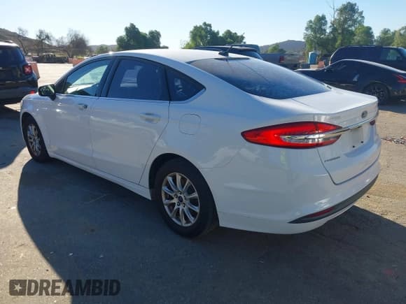 ✅ 2017 Ford Fusion S • VIN: 3FA6P0G75HR144489 • Lot: 43796146. Wystawiony na IAAI z przebiegiem 164 217 mil. Bezpłatny archiwum sprzedaży aukcyjnych z USA i szczegółowy raport historii pojazdu na DreamBid. Zdjęcie 3.