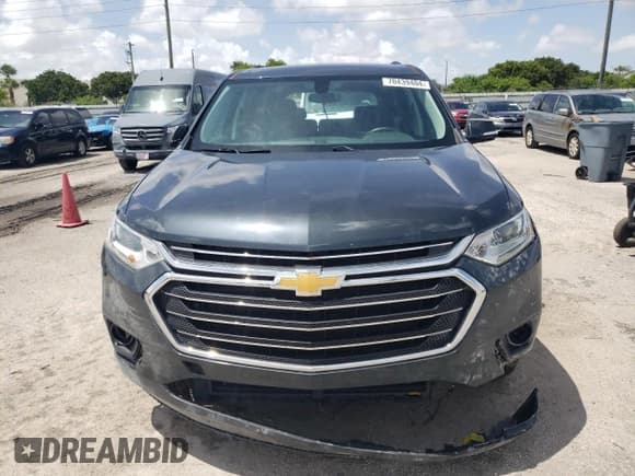 ✅ 2018 Chevrolet Traverse LT Cloth • VIN: 1GNERGKW9JJ157292 • Lot: 70439404. Wystawiony na Copart z przebiegiem Nie podano. Bezpłatny archiwum sprzedaży aukcyjnych z USA i szczegółowy raport historii pojazdu na DreamBid. Zdjęcie 5.