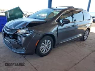 ✅ 2017 Chrysler Pacifica Touring Plus • VIN: 2C4RC1BG6HR633831 • Лот: 87406645. Опубликован ранее на Copart с пробегом 107 381 миль. Бесплатный доступ к архиву аукционных продаж из США и подробный отчёт об истории автомобиля на DreamBid. Изображение 1.