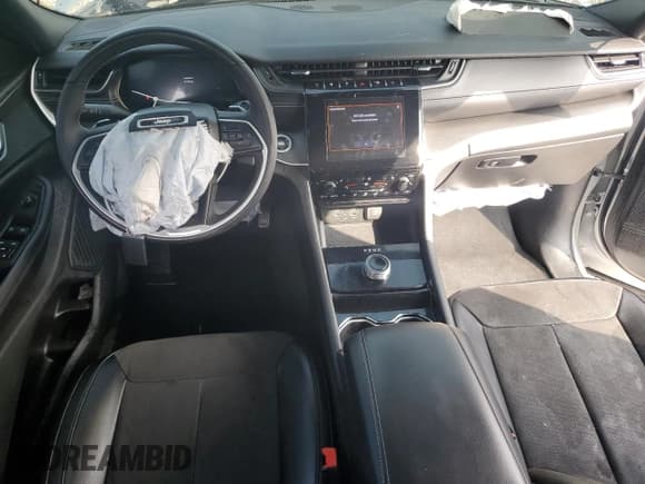 ✅ 2023 Jeep Grand Cherokee Altitude • VIN: 1C4RJKAG3P8790417 • Lot: 81717515. Wystawiony na Copart z przebiegiem 65 332 mil. Bezpłatny archiwum sprzedaży aukcyjnych z USA i szczegółowy raport historii pojazdu na DreamBid. Zdjęcie 8.