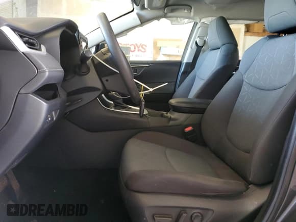 ✅ 2021 Toyota RAV4 XLE • VIN: 2T3W1RFV3MC171987 • Lot: 67007665. Wystawiony na Copart z przebiegiem 58 755 mil. Bezpłatny archiwum sprzedaży aukcyjnych z USA i szczegółowy raport historii pojazdu na DreamBid. Zdjęcie 7.