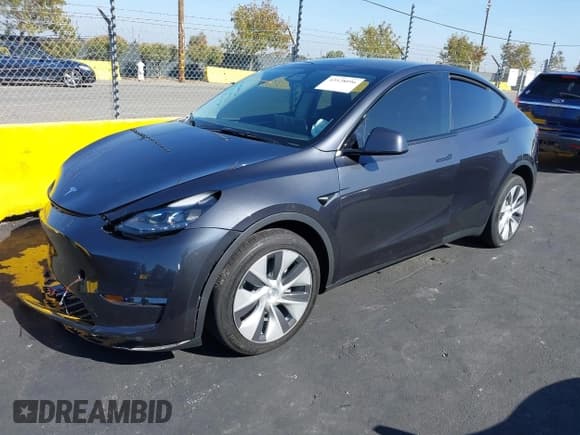 ✅ 2024 Tesla Model Y • VIN: 7SAYGDED7RF095496 • Lot: 43528096. Wystawiony na IAAI z przebiegiem 36 015 mil. Bezpłatny archiwum sprzedaży aukcyjnych z USA i szczegółowy raport historii pojazdu na DreamBid. Zdjęcie 17.