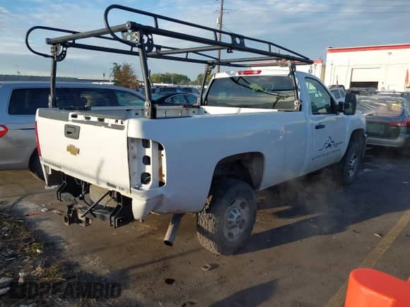 2011 Chevrolet Silverado 2500HD Work Truck z VIN 1GC0KVCG8BZ403514, wystawiony jako IAAI lot #43476303 z przebiegiem 224 583 mil mil oraz . Historia ofert i sprzedaży dostępna na DreamBid. Obrazek 4.