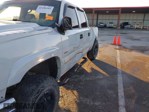 ✅ 2006 Chevrolet Silverado 2500HD LT1 • VIN: 1GCHK23D06F264669 • Lot: 41106561. Listed on IAAI with Not provided. Free auction sales archive from the USA and detailed vehicle history report at DreamBid. Image 18.