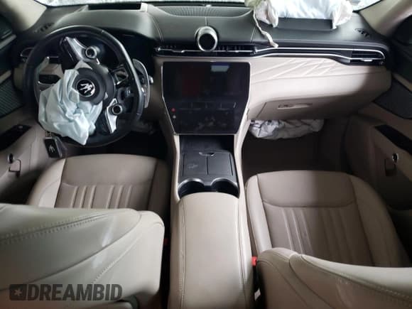 ✅ 2023 Maserati Grecale GT • VIN: ZN682AVA0P7430132 • Lot: 47907934. Wystawiony na Copart z przebiegiem 12 297 mil. Bezpłatny archiwum sprzedaży aukcyjnych z USA i szczegółowy raport historii pojazdu na DreamBid. Zdjęcie 8.