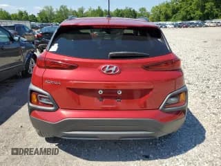 ✅ 2018 Hyundai Kona SEL • VIN: KM8K62AA8JU158196 • Лот: 63424054. Опубликован ранее на Copart с пробегом 81 928 миль. Бесплатный доступ к архиву аукционных продаж из США и подробный отчёт об истории автомобиля на DreamBid. Изображение 6.