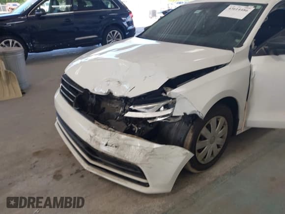 ✅ 2016 Volkswagen Jetta S • VIN: 3VW267AJ3GM388952 • Lot: 43614486. Wystawiony na IAAI z przebiegiem 107 106 mil. Bezpłatny archiwum sprzedaży aukcyjnych z USA i szczegółowy raport historii pojazdu na DreamBid. Zdjęcie 6.