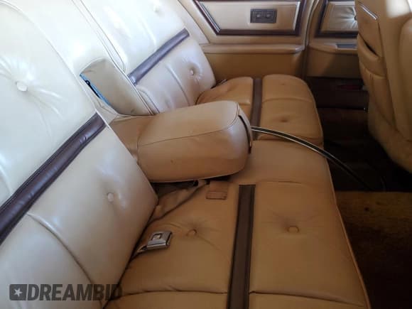 ✅ 1975 Lincoln Mark VIII • VIN: 5Y89A822407 • Лот: 90383505. Опубликован ранее на Copart с пробегом Не указан. Бесплатный доступ к архиву аукционных продаж из США и подробный отчёт об истории автомобиля на DreamBid. Изображение 10.