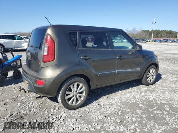 ✅ 2013 Kia Soul + • VIN: KNDJT2A63D7570274 • Лот: 42005755. Опубликован ранее на Copart с пробегом 294 647 миль. Бесплатный доступ к архиву аукционных продаж из США и подробный отчёт об истории автомобиля на DreamBid. Изображение 3.