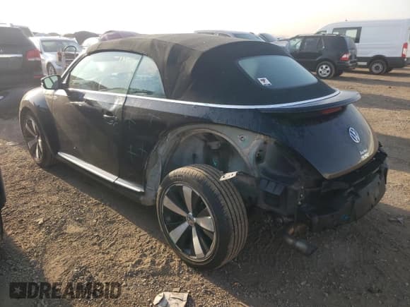 ✅ 2013 Volkswagen Beetle 2.0T • VIN: 3VW7T7AT1DM833300 • Lot: 71935894. Wystawiony na Copart z przebiegiem 119 349 mil. Bezpłatny archiwum sprzedaży aukcyjnych z USA i szczegółowy raport historii pojazdu na DreamBid. Zdjęcie 2.