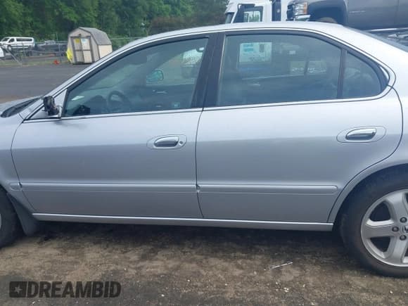 ✅ 2002 Acura TL Type S • VIN: 19UUA56952A007624 • Lot: 42649544. Wystawiony na IAAI z przebiegiem 248 302 mil. Bezpłatny archiwum sprzedaży aukcyjnych z USA i szczegółowy raport historii pojazdu na DreamBid. Zdjęcie 14.