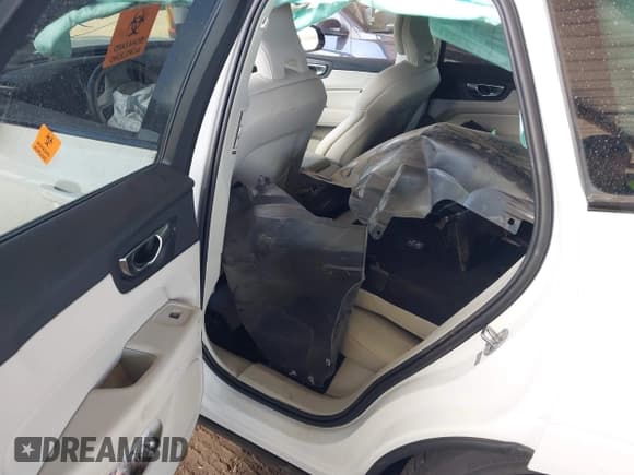 ✅ 2024 Volvo XC60 Plus Dark Theme • VIN: YV4H60DL9R1915780 • Lot: 42025076. Listed on IAAI with Not provided. Free auction sales archive from the USA and detailed vehicle history report at DreamBid. Image 8.