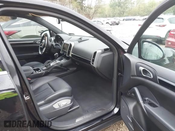 ✅ 2015 Porsche Cayenne S • VIN: WP1AB2A28FLA57031 • Лот: 43158093. Опубликован ранее на IAAI с пробегом 87 814 миль. Бесплатный доступ к архиву аукционных продаж из США и подробный отчёт об истории автомобиля на DreamBid. Изображение 5.