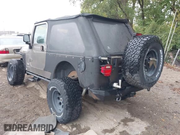 ✅ 2005 Jeep Wrangler Unlimited • VIN: 1J4FA44S15P301007 • Lot: 43384865. Listed on IAAI with 133,877 mi. Free auction sales archive from the USA and detailed vehicle history report at DreamBid. Image 3.