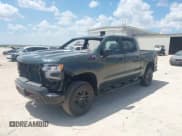 ✅ 2025 Chevrolet Silverado 1500 LT Trail Boss • VIN: 3GCUKFE87SG162686 • Lot: 43103112. Wystawiony na IAAI z przebiegiem 4 269 mil. Bezpłatny archiwum sprzedaży aukcyjnych z USA i szczegółowy raport historii pojazdu na DreamBid. Zdjęcie 2.