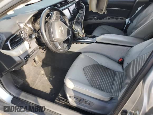 2019 Toyota Camry LE z VIN 4T1B11HK6KU210594, wystawiony jako Copart lot #66894775 z przebiegiem Nie podano mil oraz Szkoda całkowita • Salvage title. Historia ofert i sprzedaży dostępna na DreamBid. Obrazek 7.