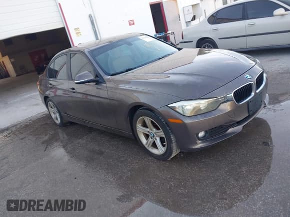 ✅ 2014 BMW 3 Series 320i • VIN: WBA3B1C53EK132425 • Лот: 43211383. Опубликован ранее на IAAI с пробегом 137 663 миль. Бесплатный доступ к архиву аукционных продаж из США и подробный отчёт об истории автомобиля на DreamBid. Изображение 1.