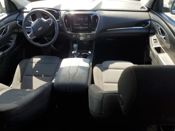 ✅ 2021 Chevrolet Traverse LS • VIN: 1GNERFKW3MJ166150 • Lot: 82398425. Wystawiony na Copart z przebiegiem 145 591 mil. Bezpłatny archiwum sprzedaży aukcyjnych z USA i szczegółowy raport historii pojazdu na DreamBid. Zdjęcie 8.