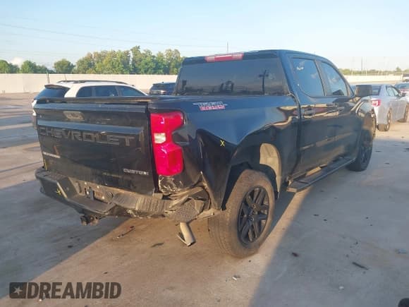 ✅ 2023 Chevrolet Silverado 1500 Custom Trail Boss • VIN: 3GCPDCEKXPG148290 • Lot: 42969215. Wystawiony na IAAI z przebiegiem 41 300 mil. Bezpłatny archiwum sprzedaży aukcyjnych z USA i szczegółowy raport historii pojazdu na DreamBid. Zdjęcie 6.