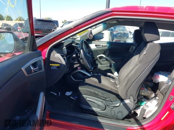 ✅ 2017 Hyundai Veloster Value Edition • VIN: KMHTC6AD4HU308202 • Lot: 43569760. Listed on IAAI with 107,579 mi. Free auction sales archive from the USA and detailed vehicle history report at DreamBid. Image 5.