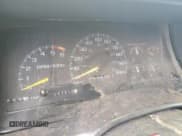 ✅ 1996 GMC Suburban • VIN: 3GKFK16R3TG518236 • Lot: 56580465. Wystawiony na Copart z przebiegiem 227 818 mil. Bezpłatny archiwum sprzedaży aukcyjnych z USA i szczegółowy raport historii pojazdu na DreamBid. Zdjęcie 9.