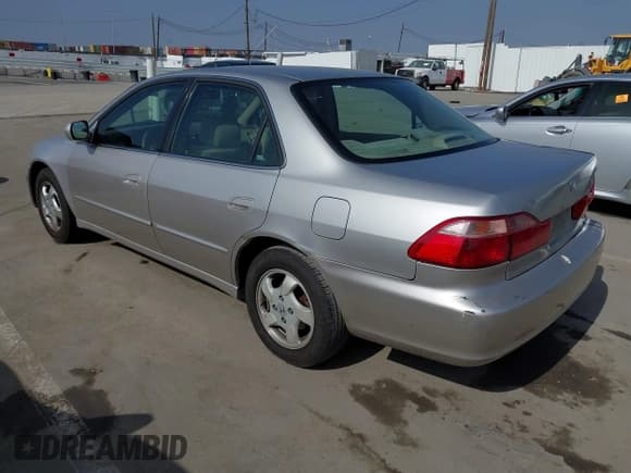 ✅ 1999 Honda Accord EX • VIN: JHMCG6674XC009811 • Lot: 43614903. Wystawiony na IAAI z przebiegiem 222 853 mil. Bezpłatny archiwum sprzedaży aukcyjnych z USA i szczegółowy raport historii pojazdu na DreamBid. Zdjęcie 3.