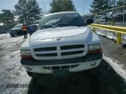 ✅ 2002 Dodge Dakota Sport • VIN: 1B7HG38NX2S637243 • Lot: 45389675. Wystawiony na Copart z przebiegiem 173 333 mil. Bezpłatny archiwum sprzedaży aukcyjnych z USA i szczegółowy raport historii pojazdu na DreamBid. Zdjęcie 11.